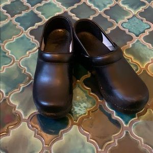 Dansko Professional Black Box 37 (6.5-7)